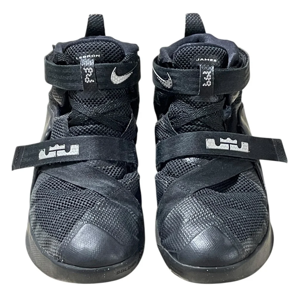 Nike LeBron Soldier Kids 7Y Basketball Shoe Black Adjustable High Top 776471-001
